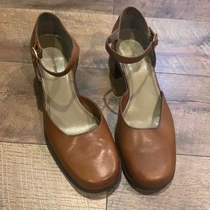 Brown thick 1.5 inch heel shoe
